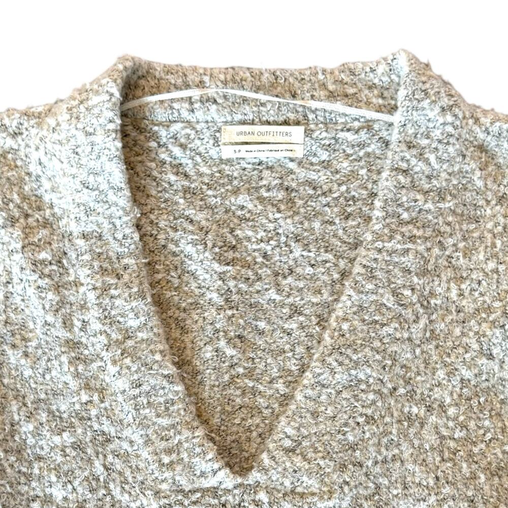 Urban Outfitters Women's Rosie Cozy V-Neck Pullover‎ Oversized Sweater - Small - Picture 5 of 10